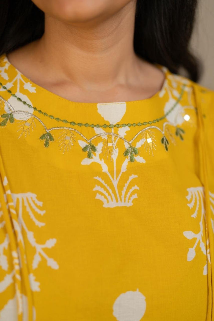 Bani Boota Sleeveless Pant Set- Yellow