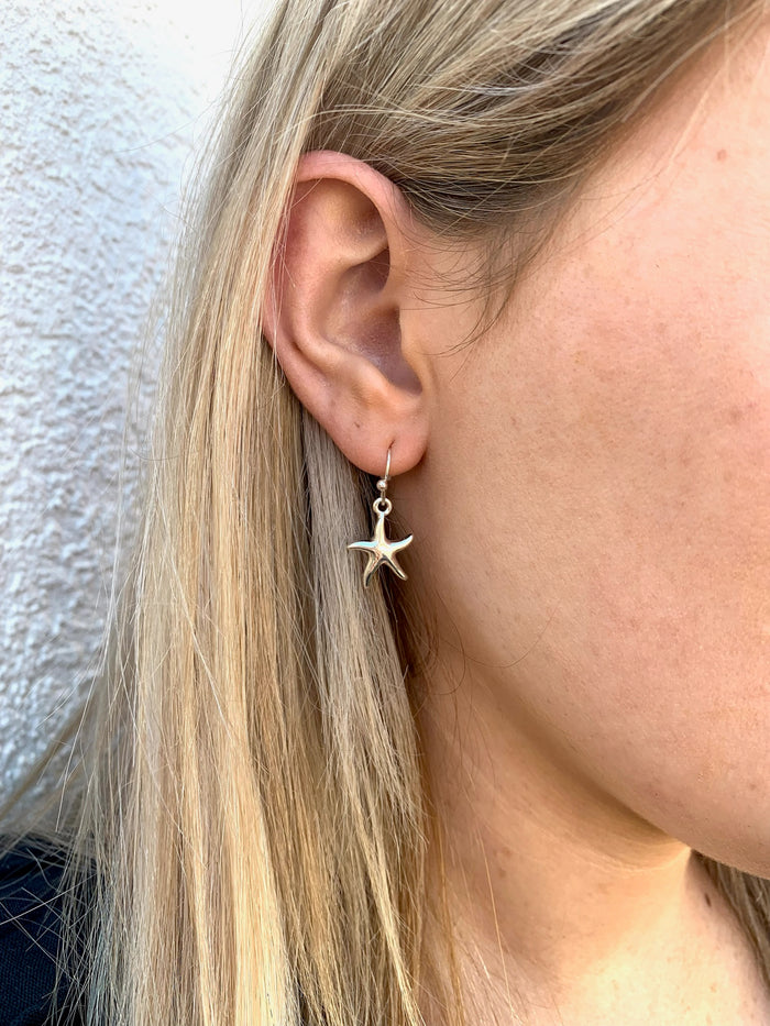 Layne starfish earrings on model.
