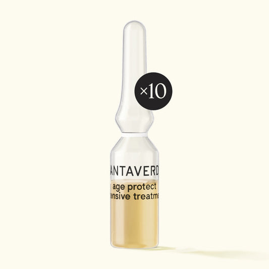 Santaverde Age Protect Intensive Treatment – Naturkosmetik Ampullenkur mit Aloe Vera und Antioxidantien in 10 × 1 ml Ampullen, stilvoll arrangiert auf hellem Hintergrund