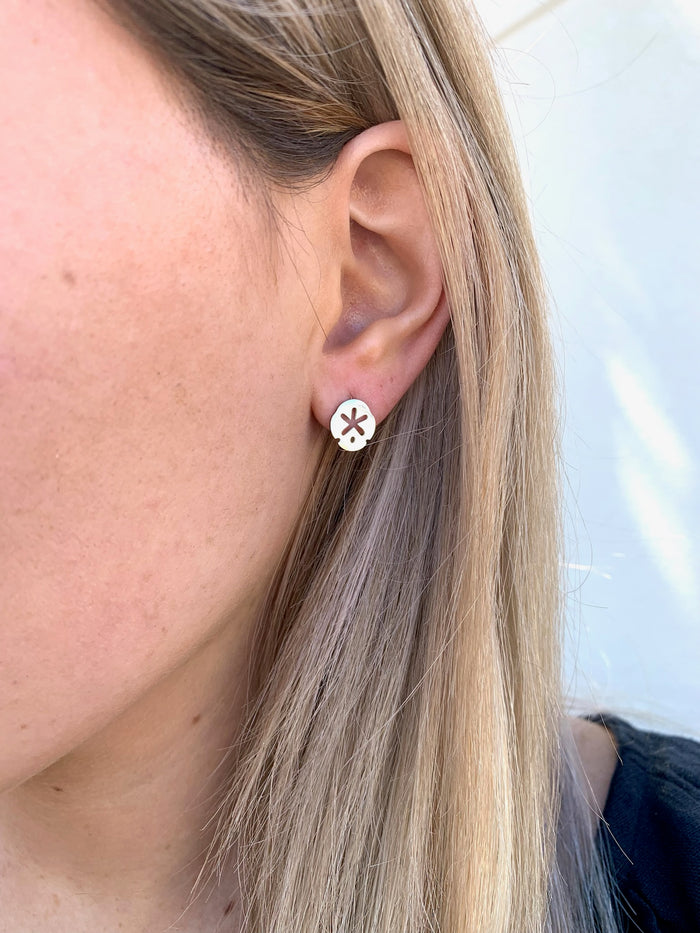 Alisha sand dollar studs on model.
