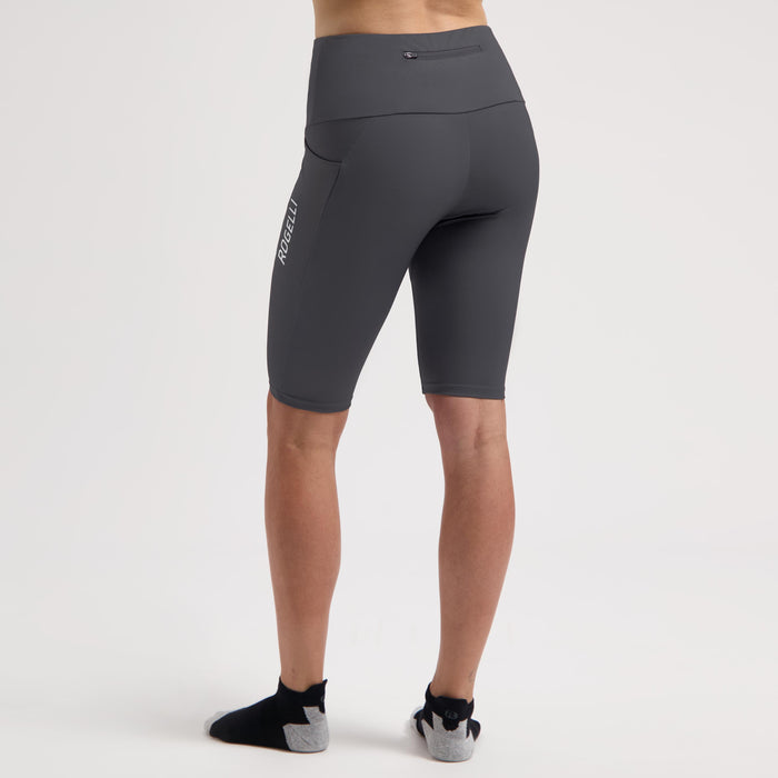 Rogelli Aya korte hardloopbroek strakke pasvorm dames grijs gedragen achterkant.