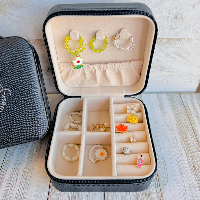 Bling Box Fancy Band Bling/Charms Storage Case Pink — Case made of PU leather, Nylon, Multi spandex, Lycra.