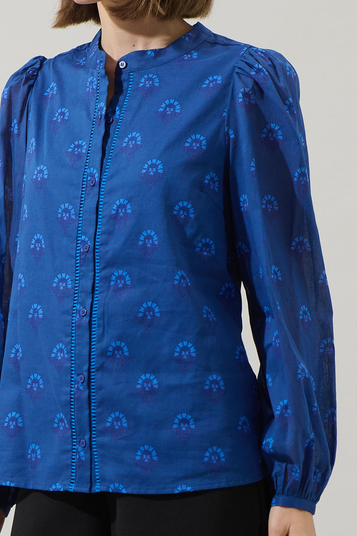 Briza Medallion Meddy Button Down Top