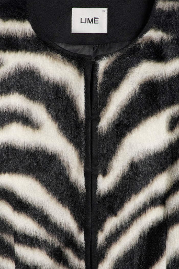BLACK/WHITE