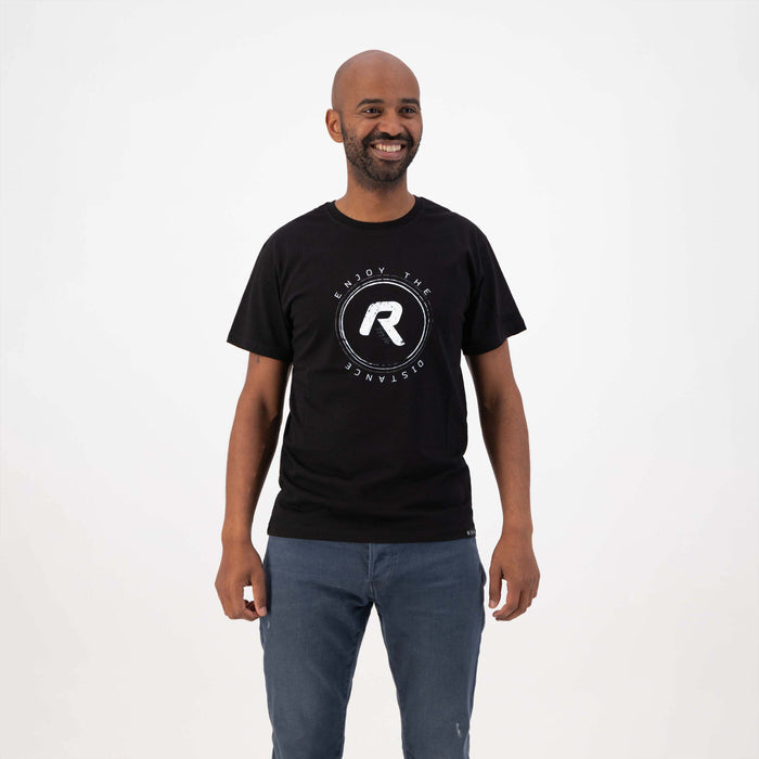 Rogelli Casual Enjoy Life Graphic t-shirt korte mouwen heren zwart gedragen voorkant.