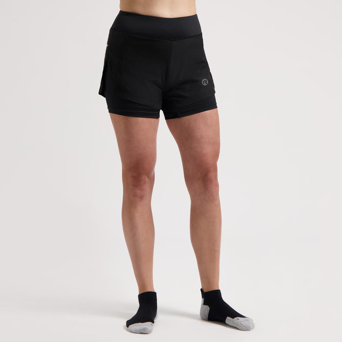 Rogelli Essential 2-in-1 korte hardloopbroek dames zwart gedragen voorkant.