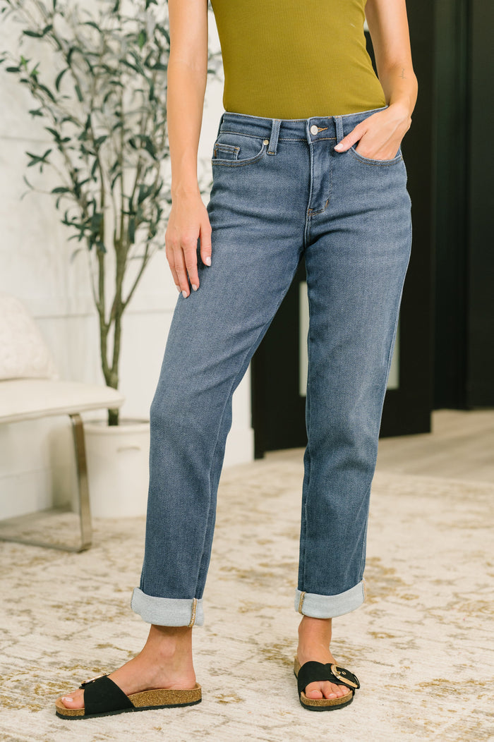 Judy Blue Mid Rise Billie Boyfriend Jean in Dark Cozy Indigo