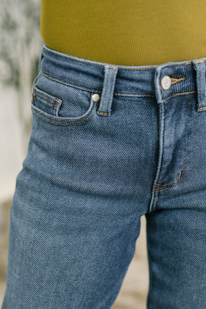 Judy Blue Mid Rise Billie Boyfriend Jean in Dark Cozy Indigo