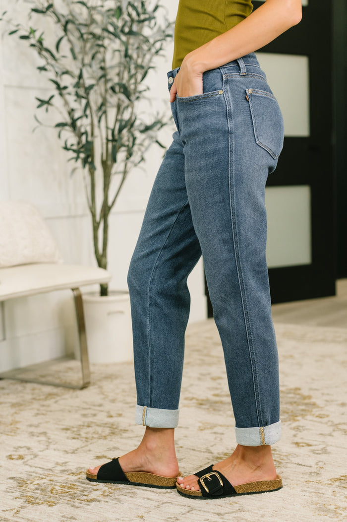 Judy Blue Mid Rise Billie Boyfriend Jean in Dark Cozy Indigo