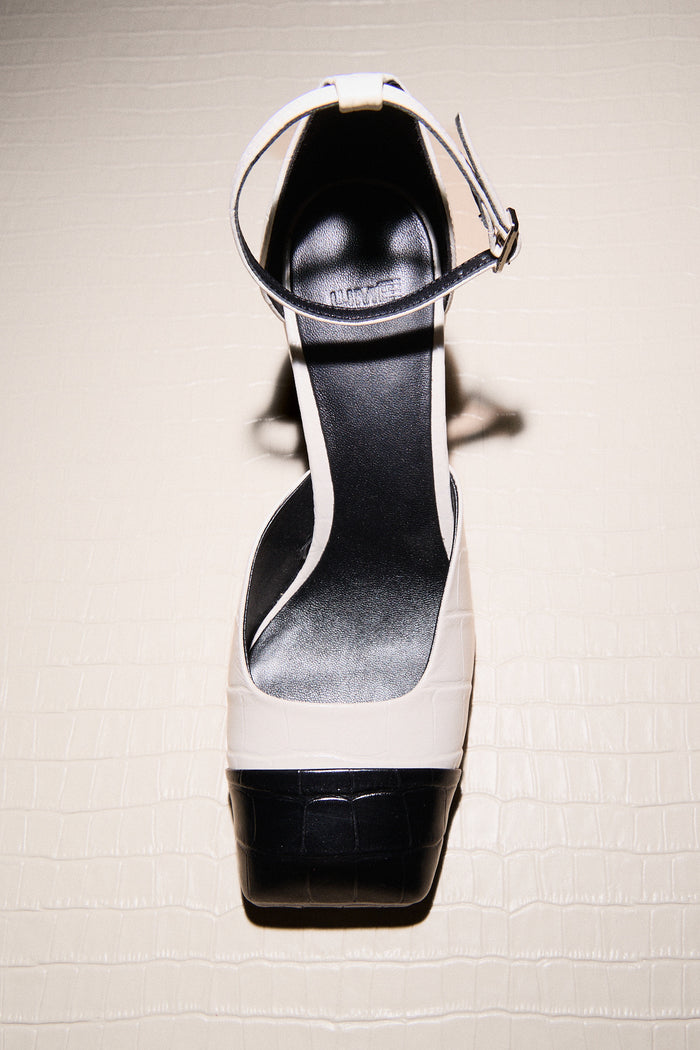 PATTERNED LEATHER SHOES