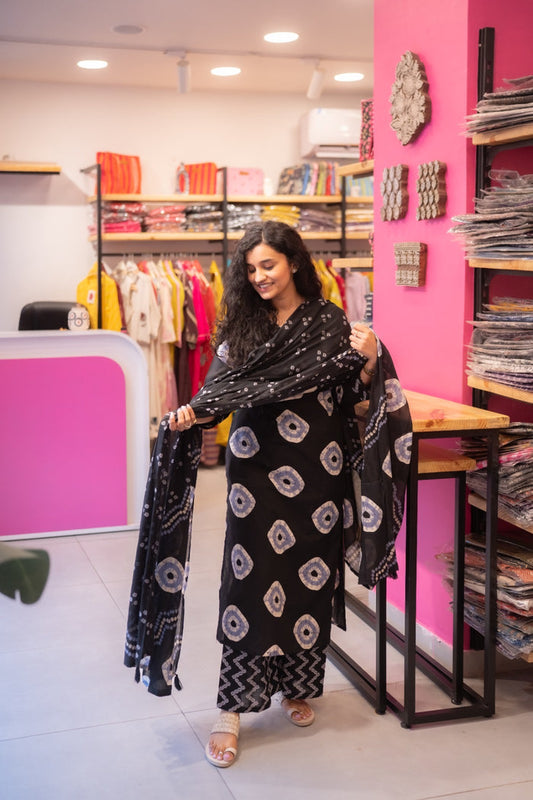Siyara Unique Bandhej Cotton Suit