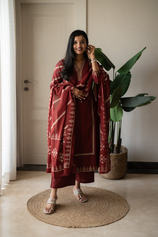 Yogya Elegant Slub Suit- Maroon